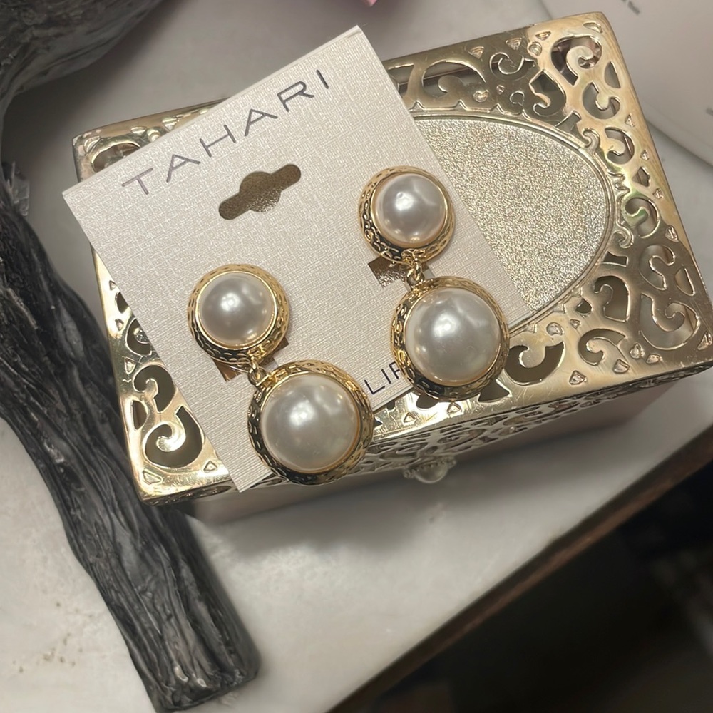 NWT TAHARI Faux pearl clip-on earrings